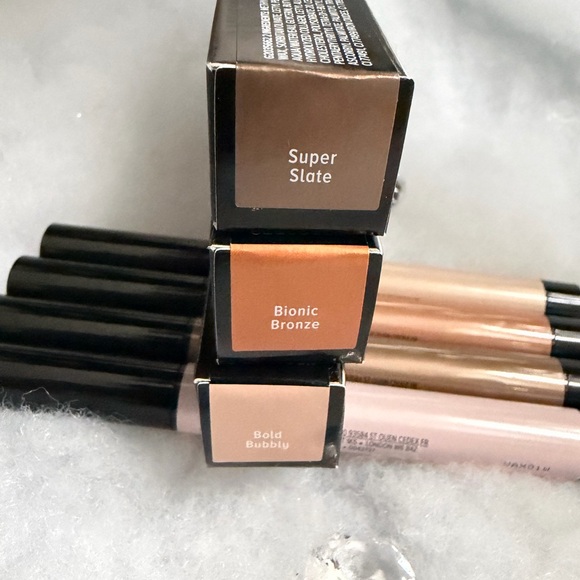 Superhero No-Tug Waterproof Eyeshadow Stick - IT Cosmetics 🆕❤️It Cosmetics Superhero No-Tug Shadow Stick Bundle- 3 of 4 in box. 4 Total
